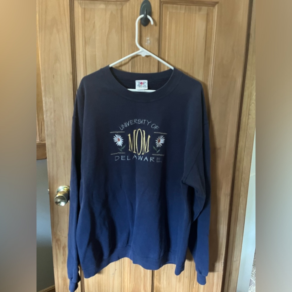 vintage delaware mom crewneck